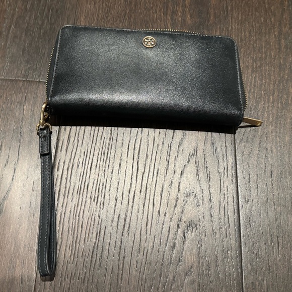 ♦️♦️ AUTHENTIC TORY BURCH BLACK ROBINSON WALLET ♦️♦️ - Picture 1 of 6